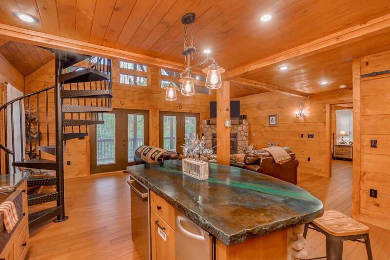 The Buckhorn By Stony Brook Cabins Gatlinburg Eksteriør billede